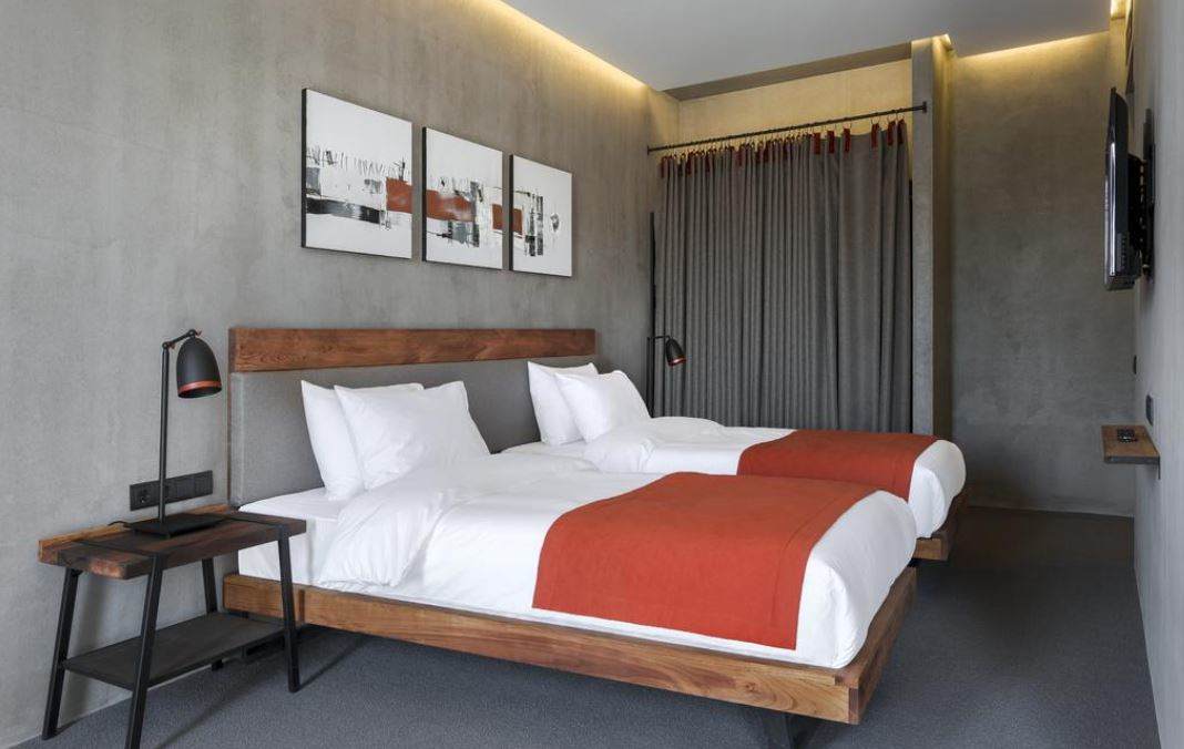 Hotel IOTA